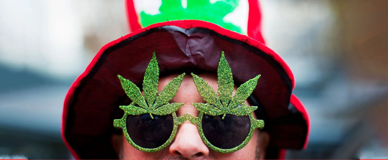 Top 10 Weed Gifts: Best Stoner Gift Ideas for This Weed Day